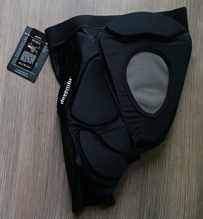 Протекторни шорти (нагъзник) размери S и L-XL