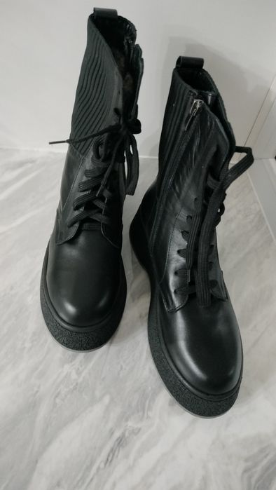 Продаются новые женские зимние ботинки