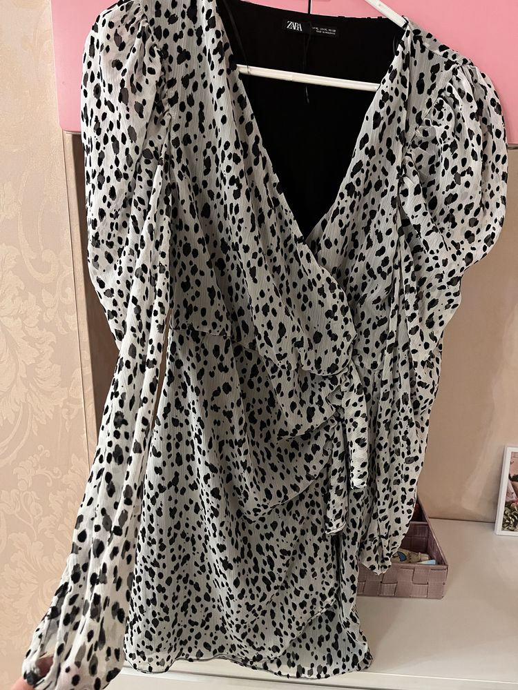 Черно бяла рокля Zara