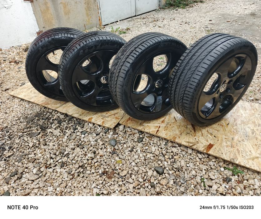 Se vând doua seturi jante R17