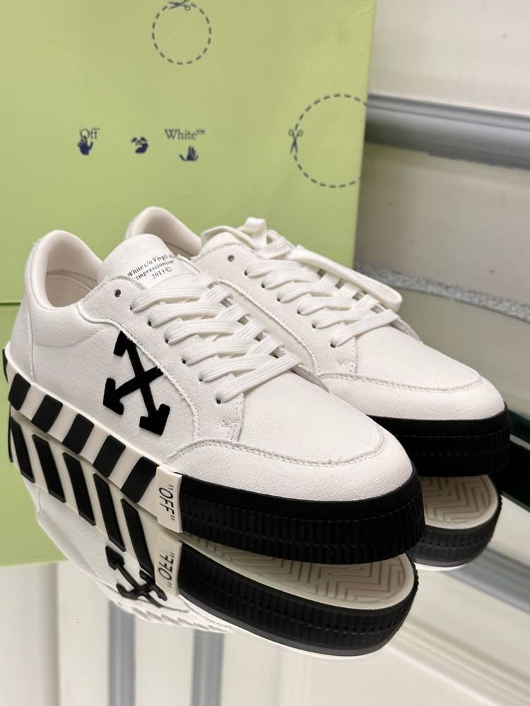 Sneakersi adidași bărbați Off White