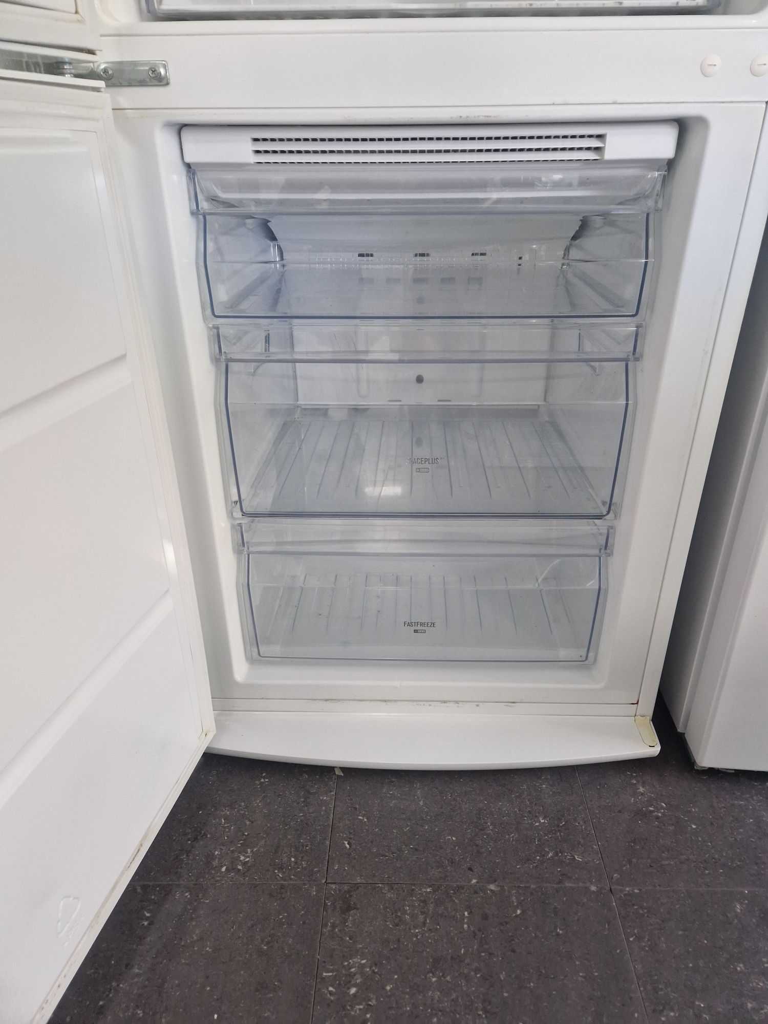 Хладилник с фризер Electrolux A++ No Frost