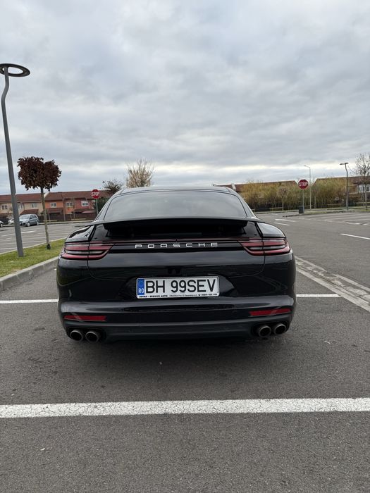 Porsche Panamera 4S