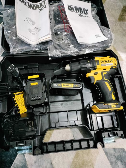 Masina de gaurit si insurubat Dewalt DCD777S2T nou,garantie