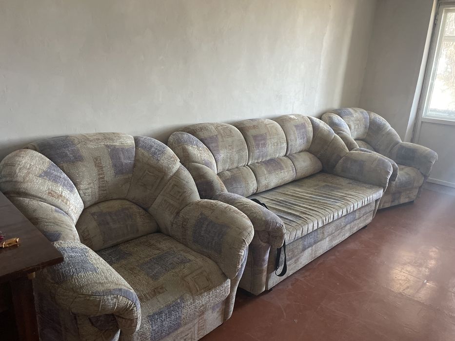 Мебель для гостинной.Диван и кресло