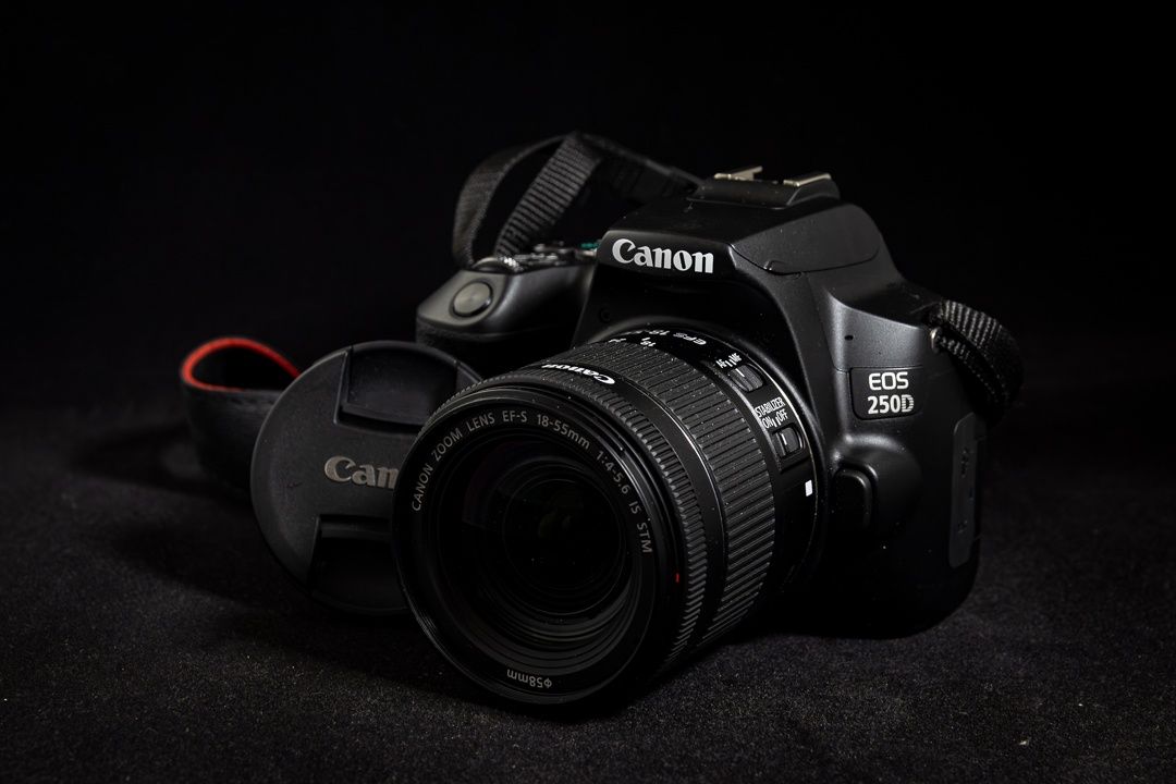 Продавам Canon 250D