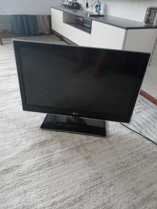 Телевизор LG в хорошем состоянии