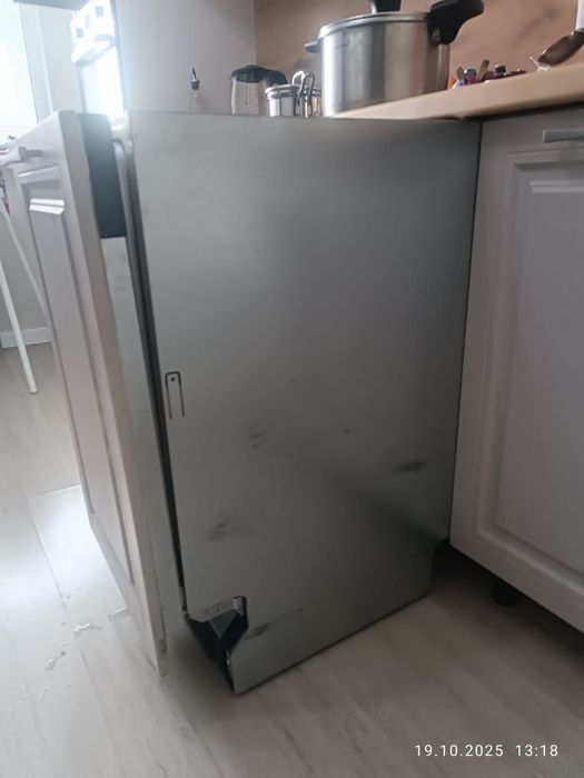 Продам встранвуюмую посудомойку