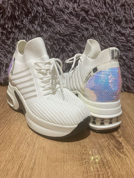 Маратонки -червени и бели