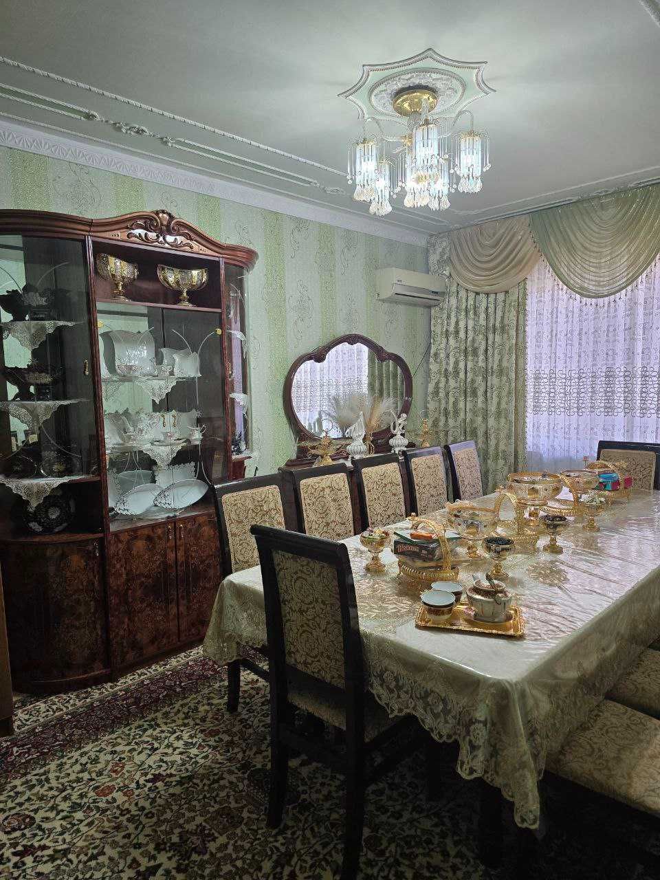 Продается 4 ком квартира, на куйлюке массиве 1 этаж с огородом