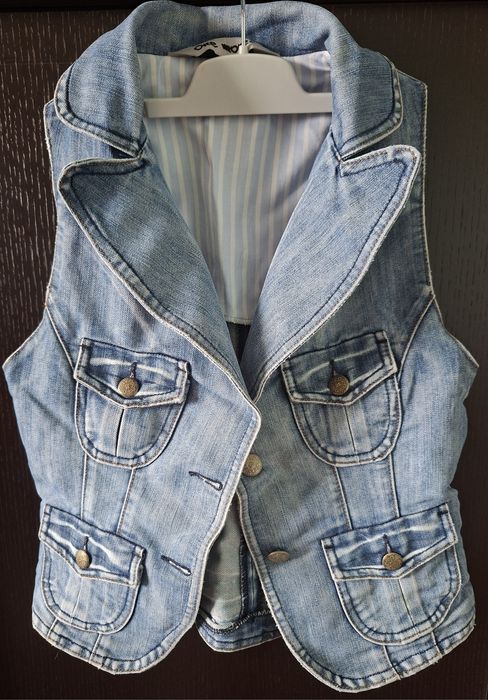 Pantaloni sau blugi,geaca,rochie...noi(fără etichetă