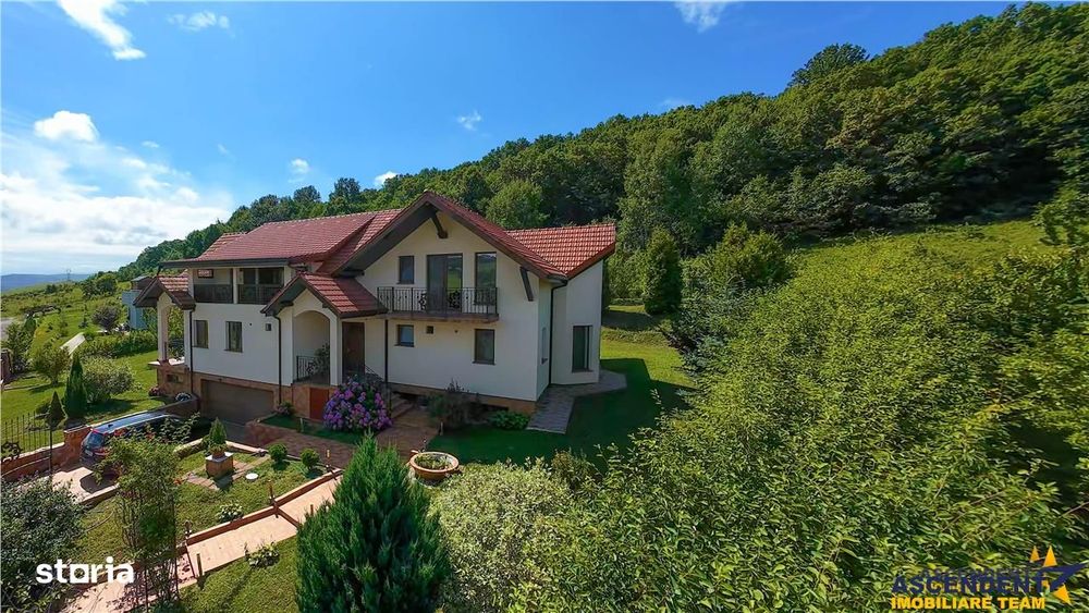 FILM! Resedinta nobiliara, in inima coltului verde al Vaii Nandrului: