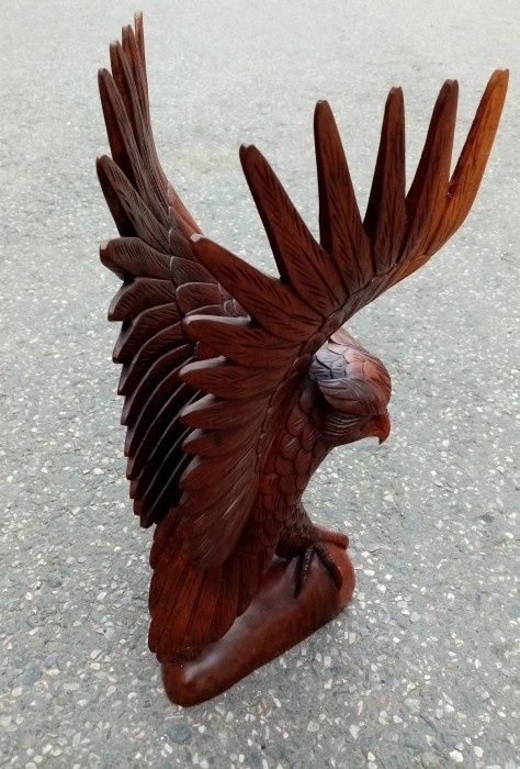 Sculptura, bufniță din lemn masiv lucrata integral manual dintr-o sing