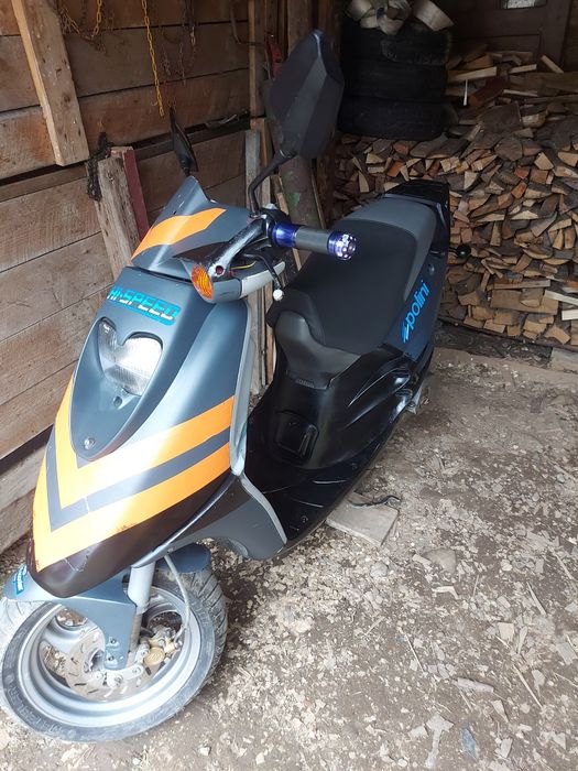 Vând scuter impecabil