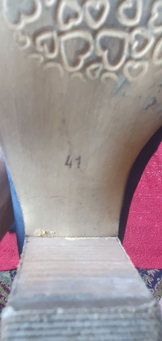 Vând botine dama din piele intoarsa naturala albastra , nr. 41 !