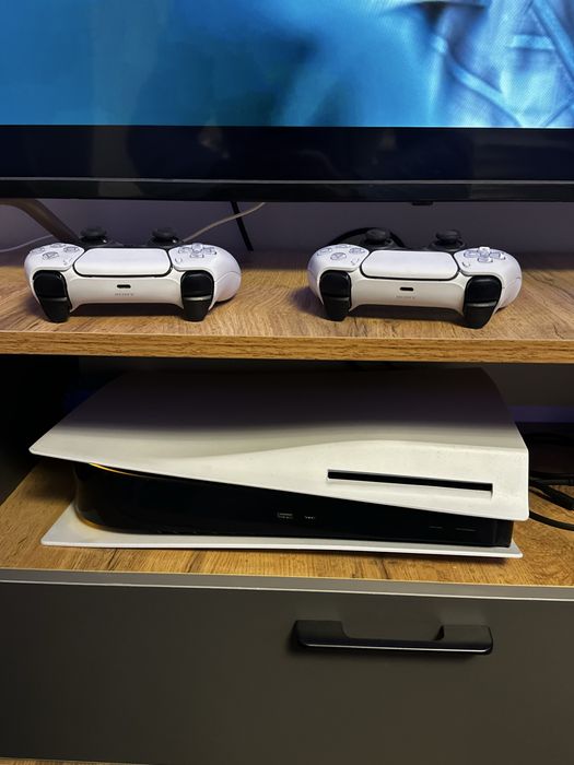 Продам Ps5 с 7 играми