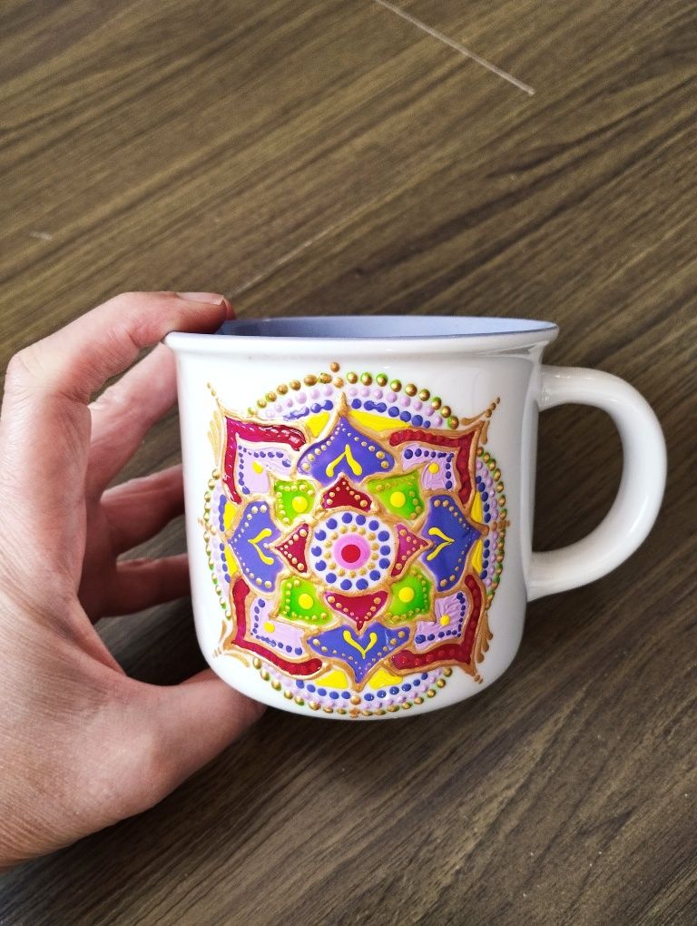 Рисувани чаши с мандала