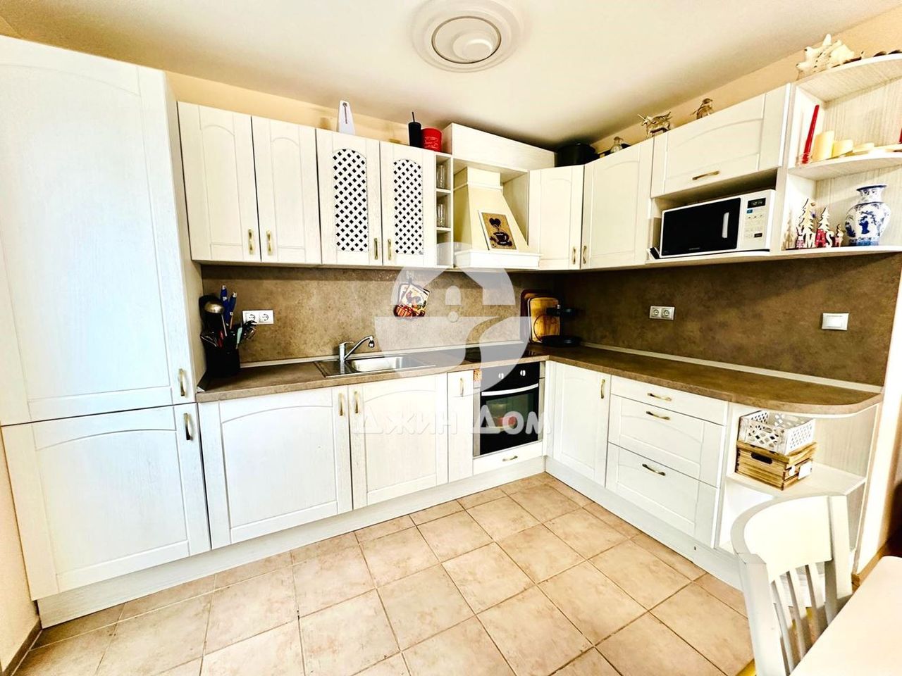 Продава се Двустаен апартамент в к.к. Елените - 76 кв.м за 1204 €/кв.м - Снимка #3
