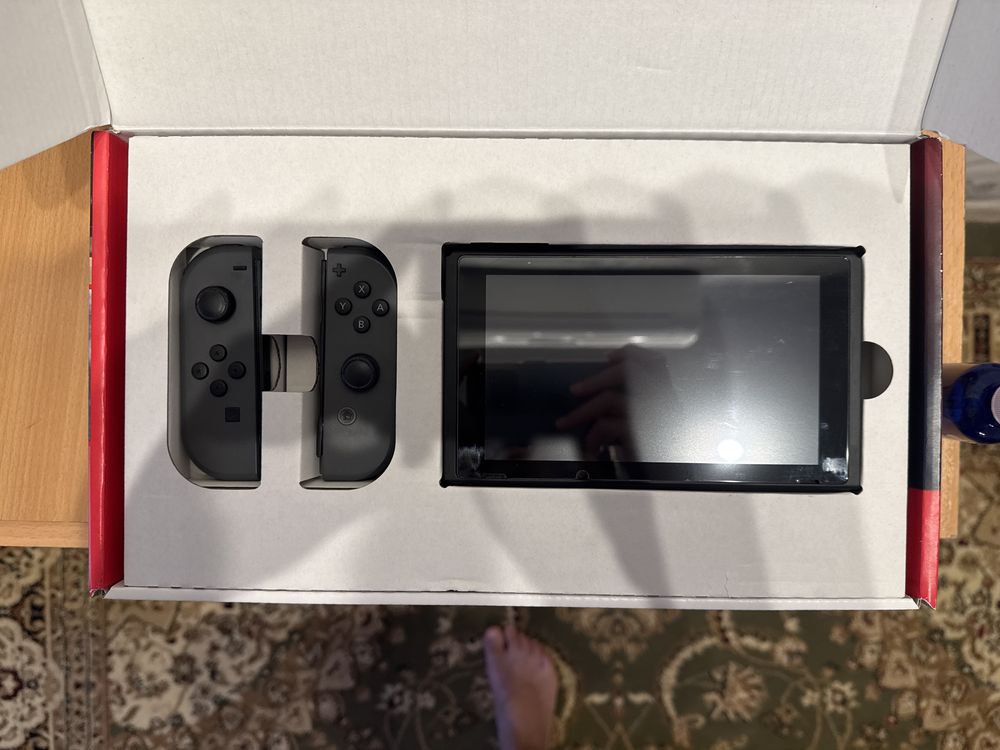 Nintendo switch в отличном состоянии все имеется, не прошитый.