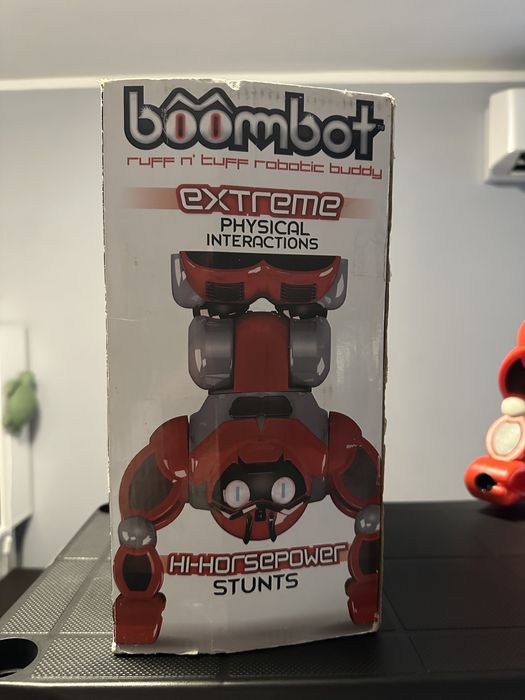 Интерактивен робот boombot с кутия