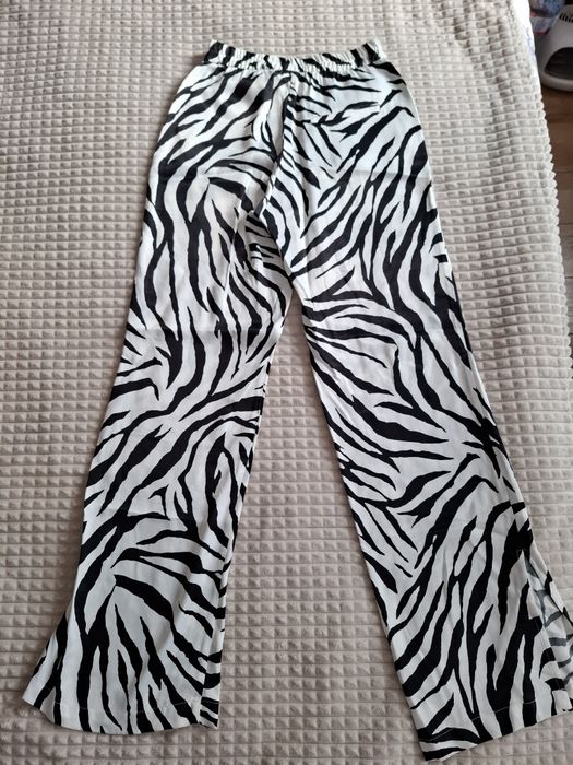 Панталон Bershka със зебров принт