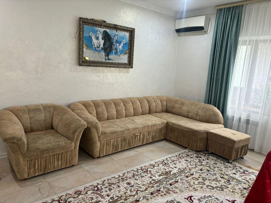 Продам диван угловой