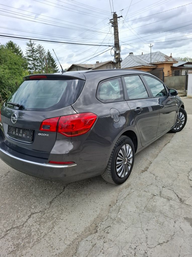 Opel Astra J facelift 2013