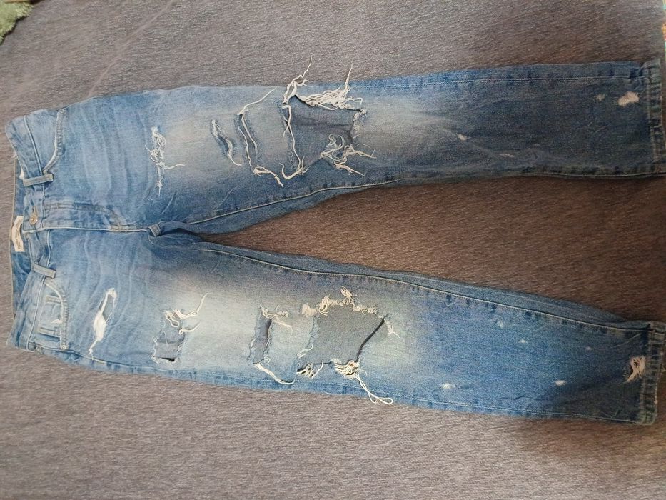 Blugi rupți Bershka Vintage, mărimea 34