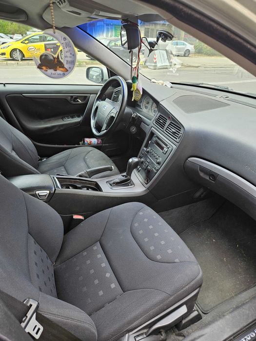 Продавам Volvo V70