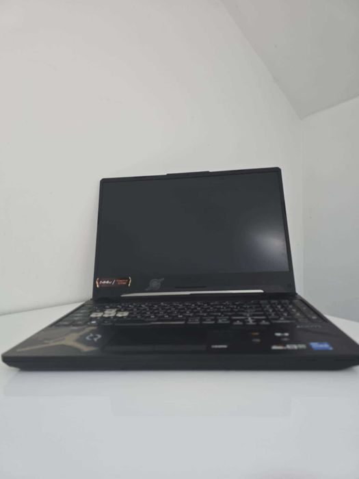 Vand laptop de Gaming 144Hz.