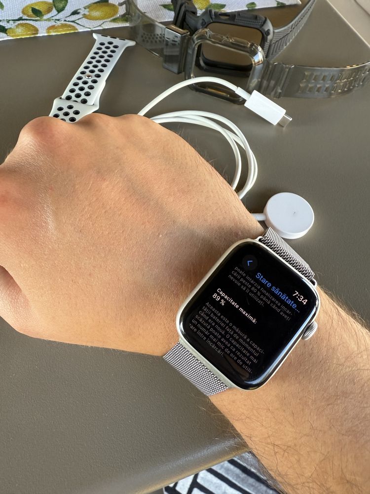 Apple Watch 44mm SE GPS Milanese Nike +
