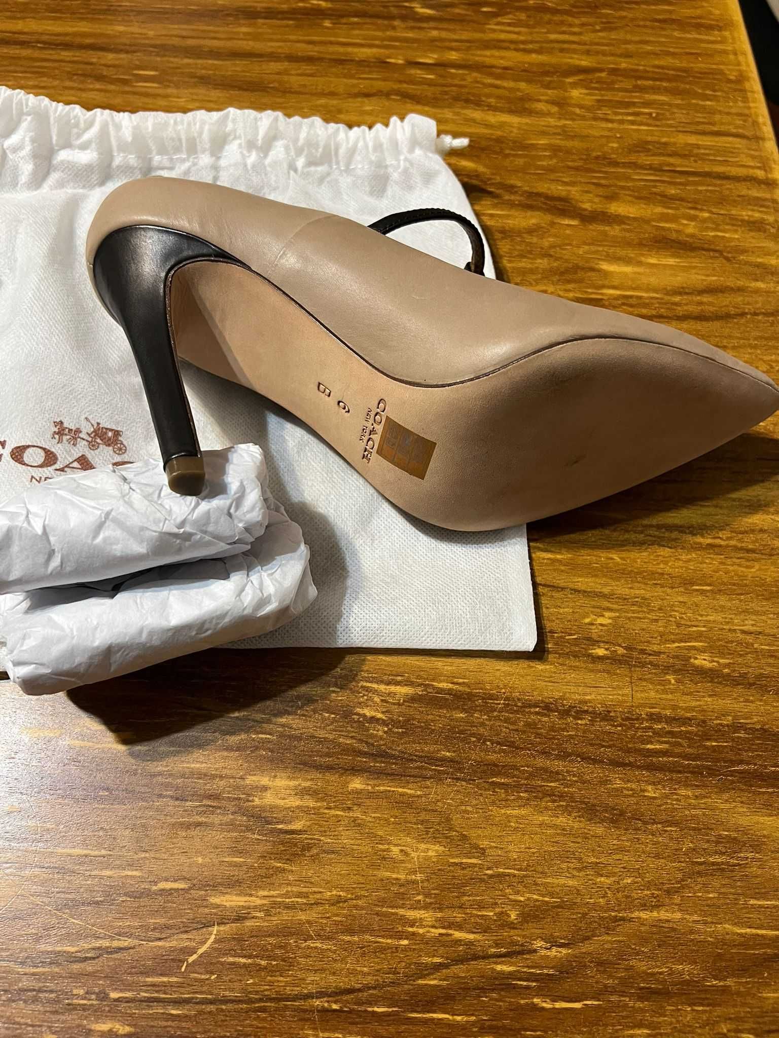 Pantofi Coach New York – Nude, cu toc subțire și bareta T