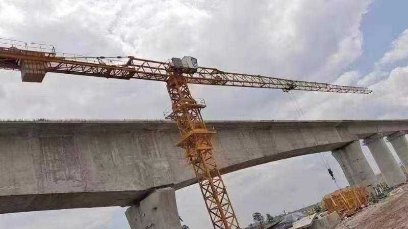 Продается десятитонный башенный кран