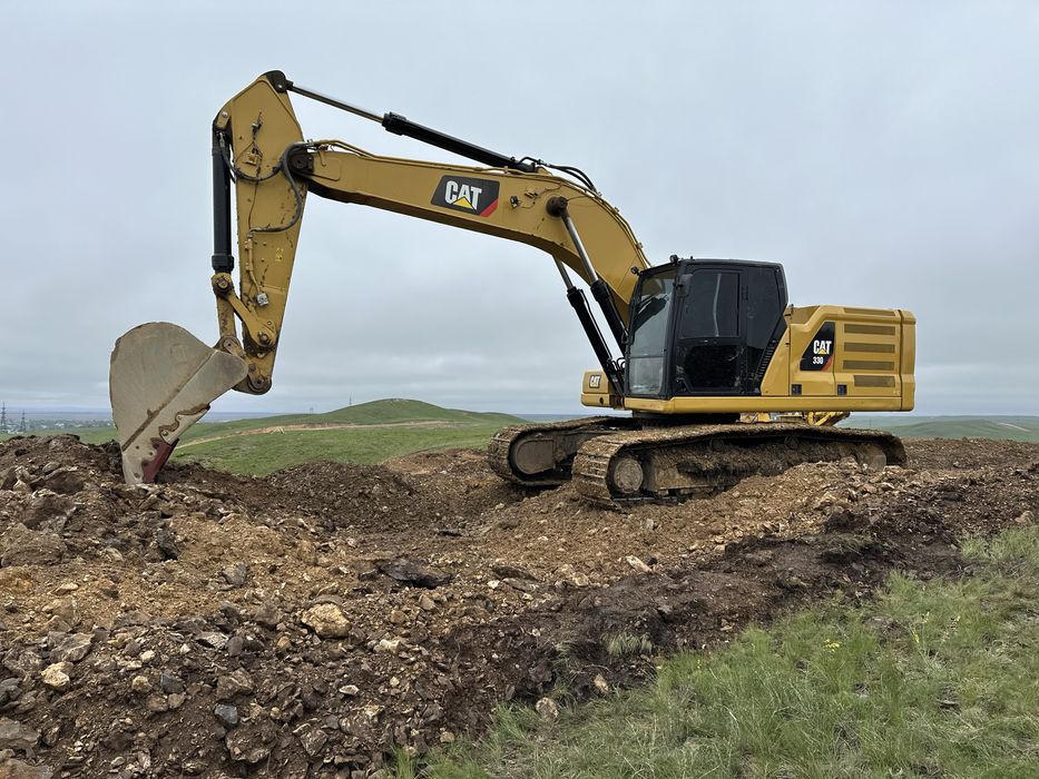 Аренда услуги гусеничного экскаватора CAT, гидромолот