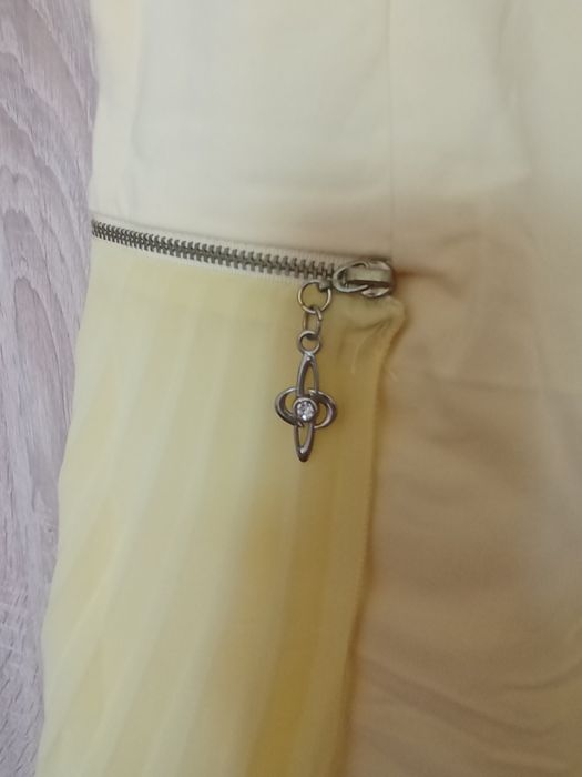 Три стилни и официални рокли