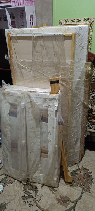 Продается детская кроватка с люлькой и москитной сеткой