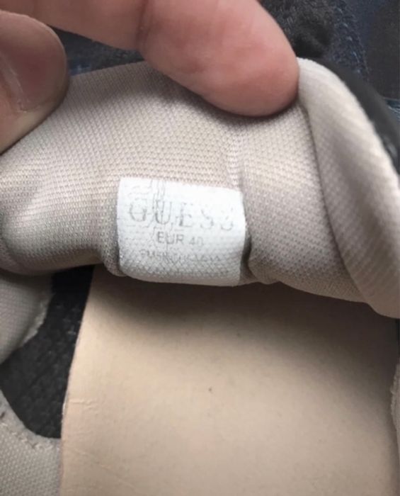 Adidasi Guess stare foarte buna