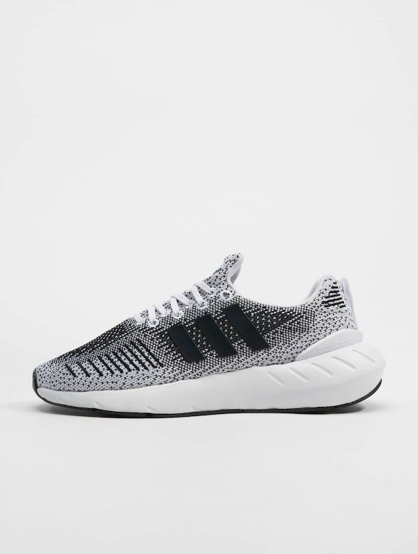 Adidas Swift Run 22