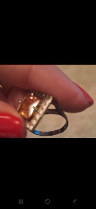 Inel de argint cu piatra aurie