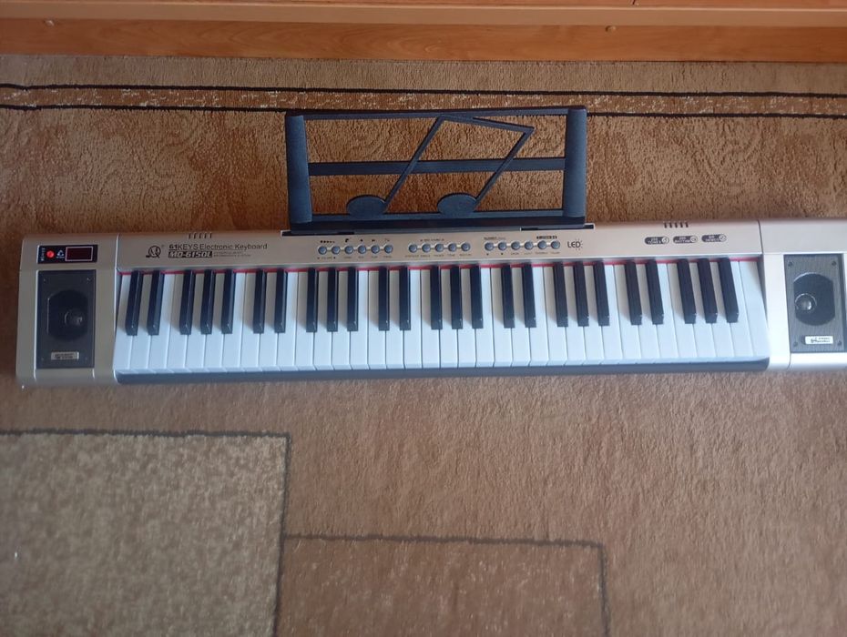 Продам Синтезатор