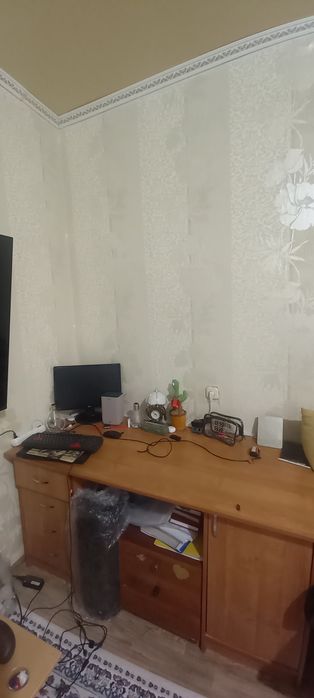 Стол офисный больший и маленький