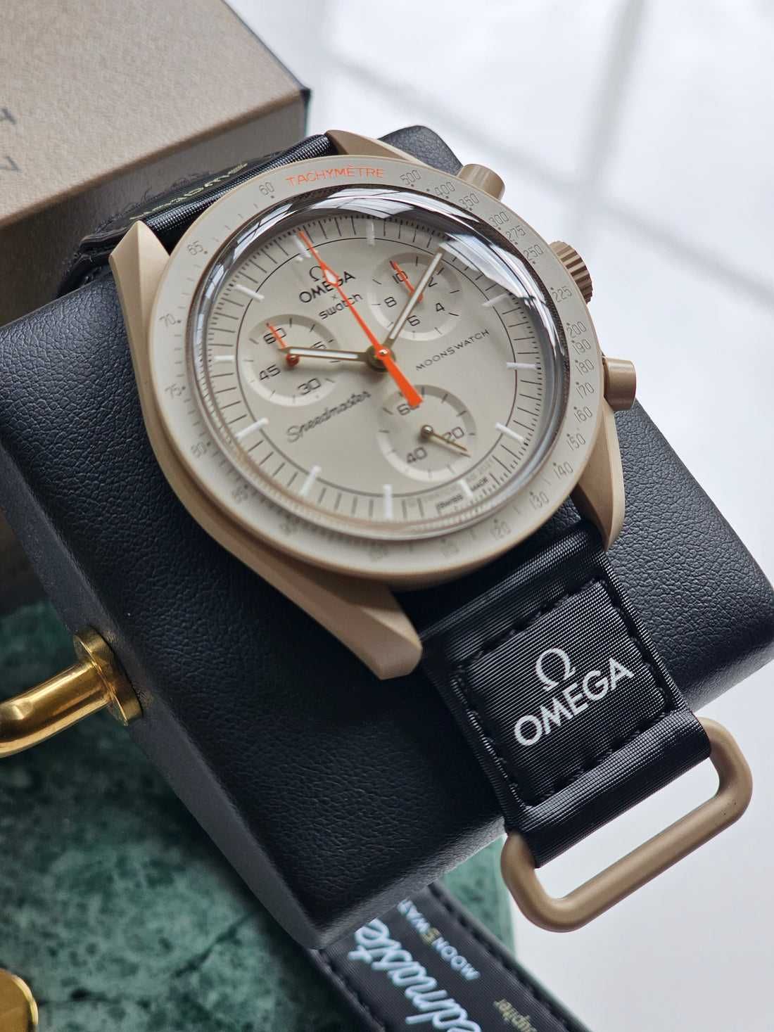 Часы Omega X Swatch MoonSwatch Collection: Mission to Jupiter