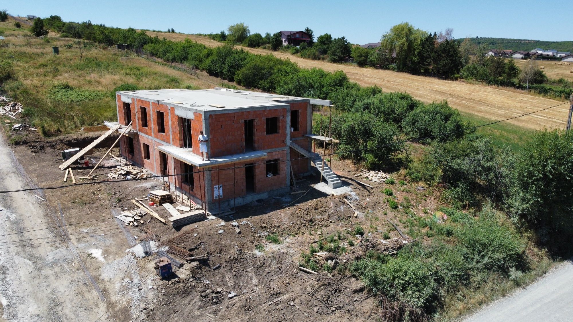 Apartamente 3 camere cu curte moderne