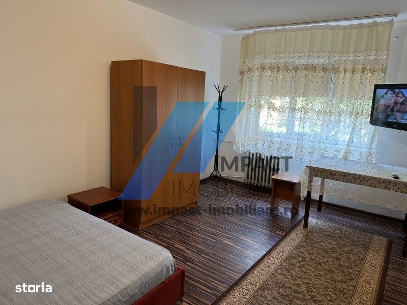 Garsoniera situata intre Ciuperca si Spitalul1, pe bulevard, parter