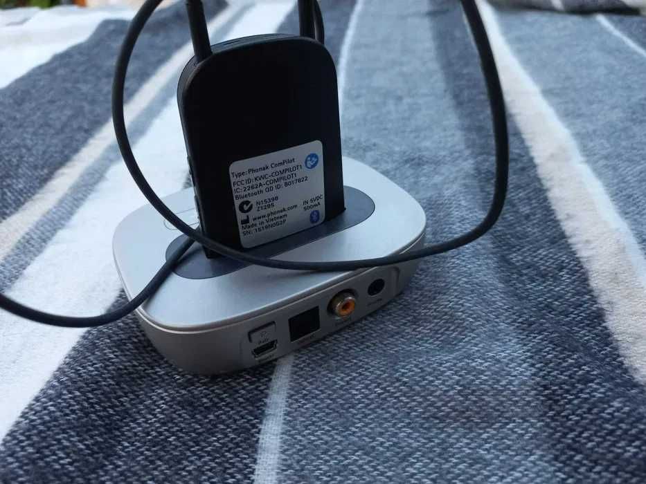 Bluetooth Streaming Remote Phonak ComPilot si Phonak TVLink II Base