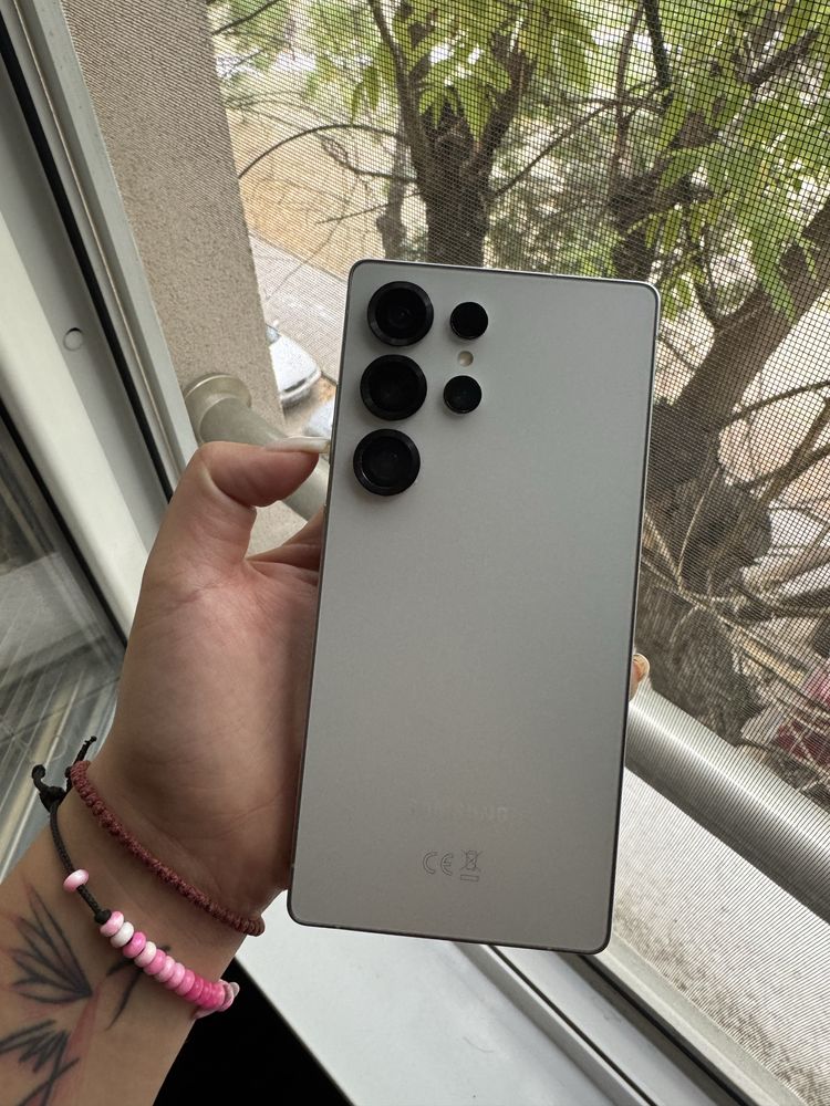Продавам samsung galaxy s25 ultra