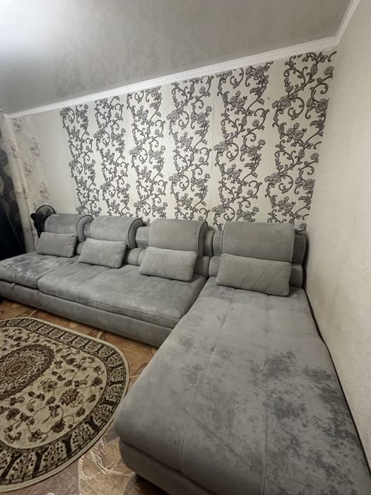 Продам большой стильный диван