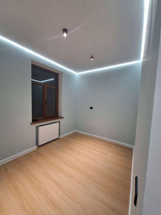 Срочно в центре продаю 3х комнатную квартиру