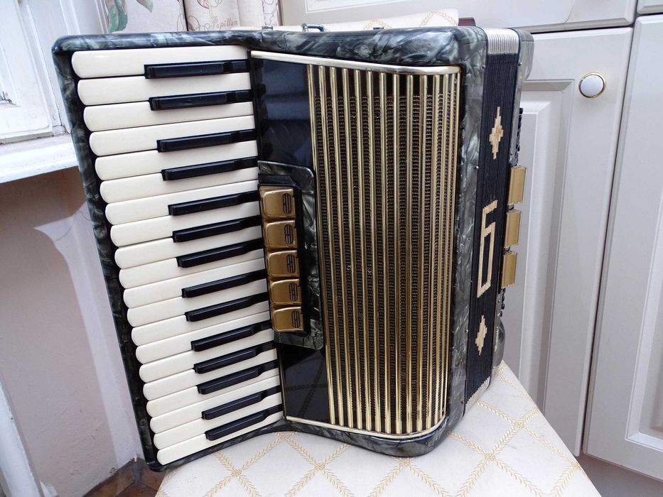 Акордеон "Weltmeister" – винтидж украса, декор - дом или заведение