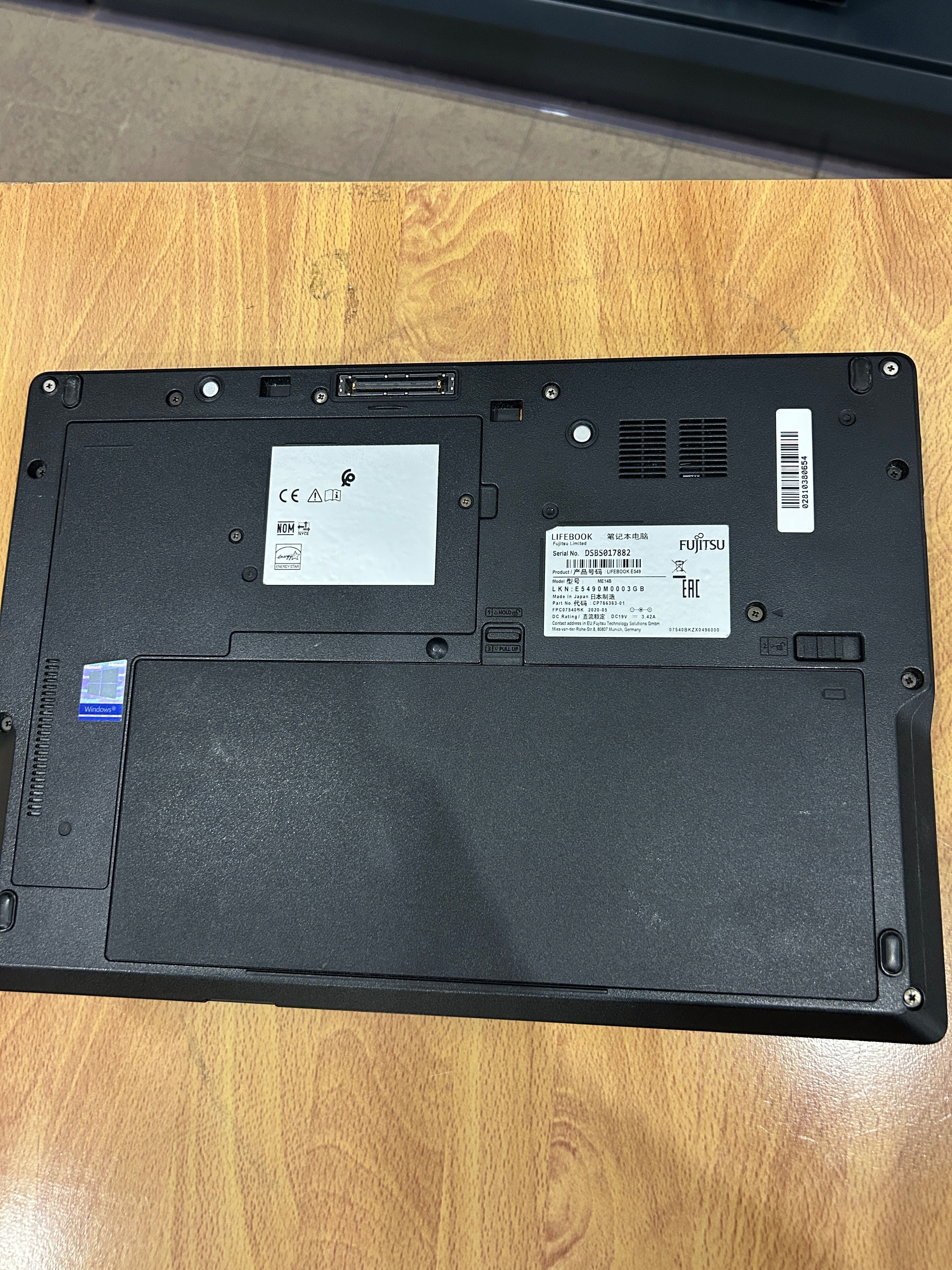 Лаптоп Fujitsu E549 i5/8GB RAM/256GB с 3 месеца гаранция!